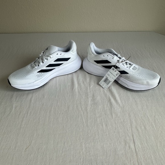 Athletic_Shoes